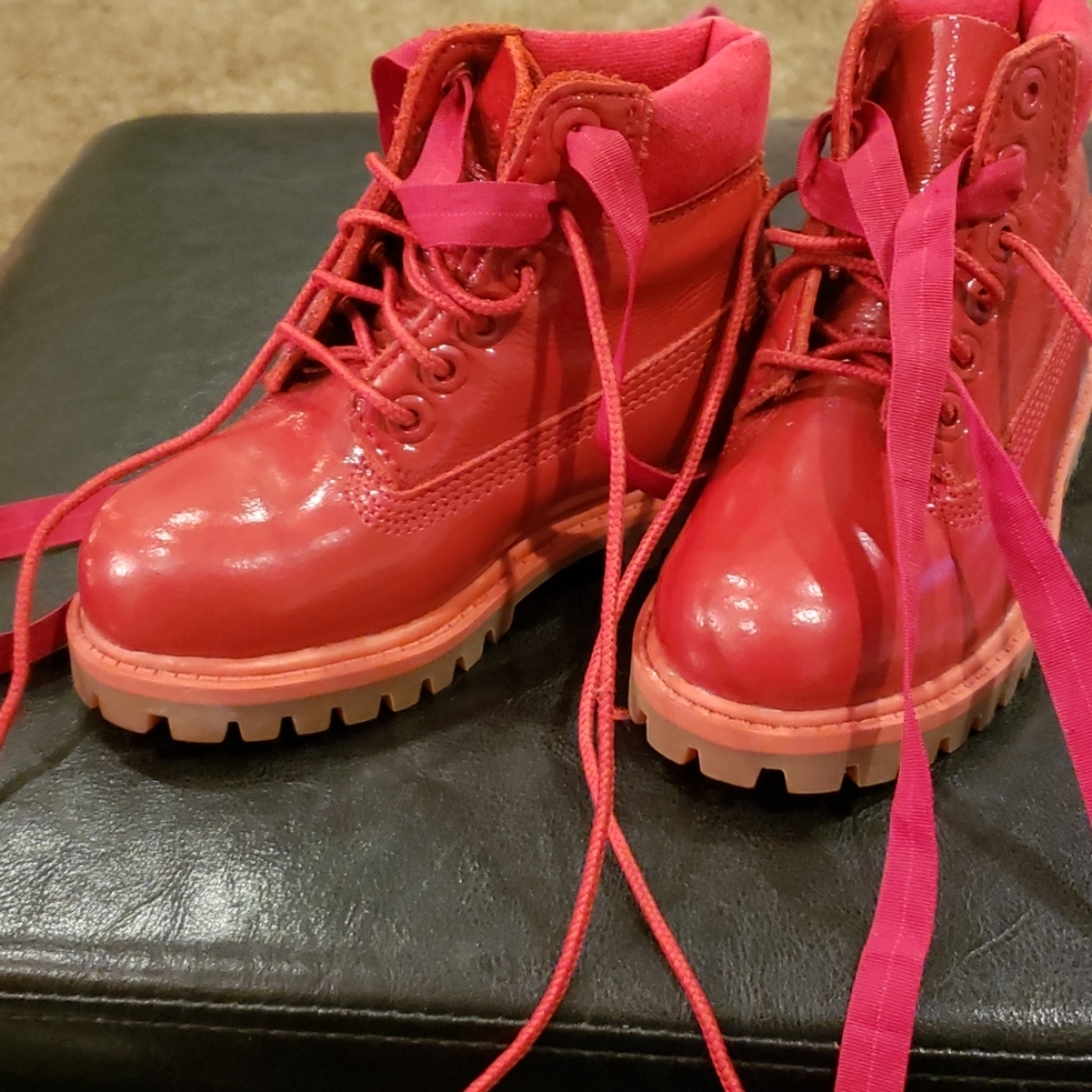 Girl's boots